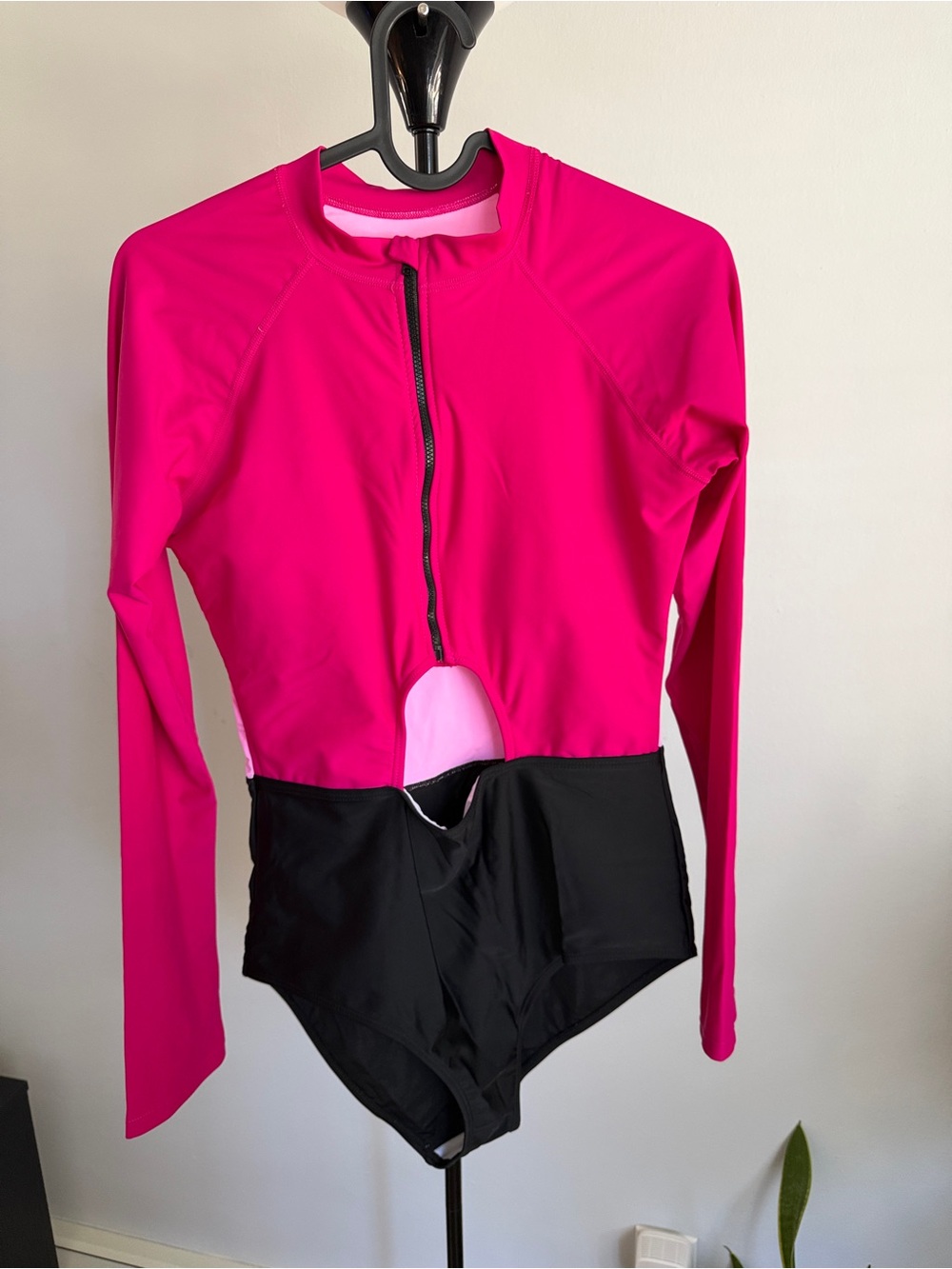 Long-Sleeve Pink and Black Front-Zip Women's One-Piece Swimsuit | Size Medium